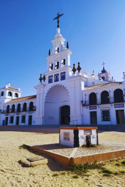 Ermita de El Rocío en la aldea del mismo nombre, en Huelva