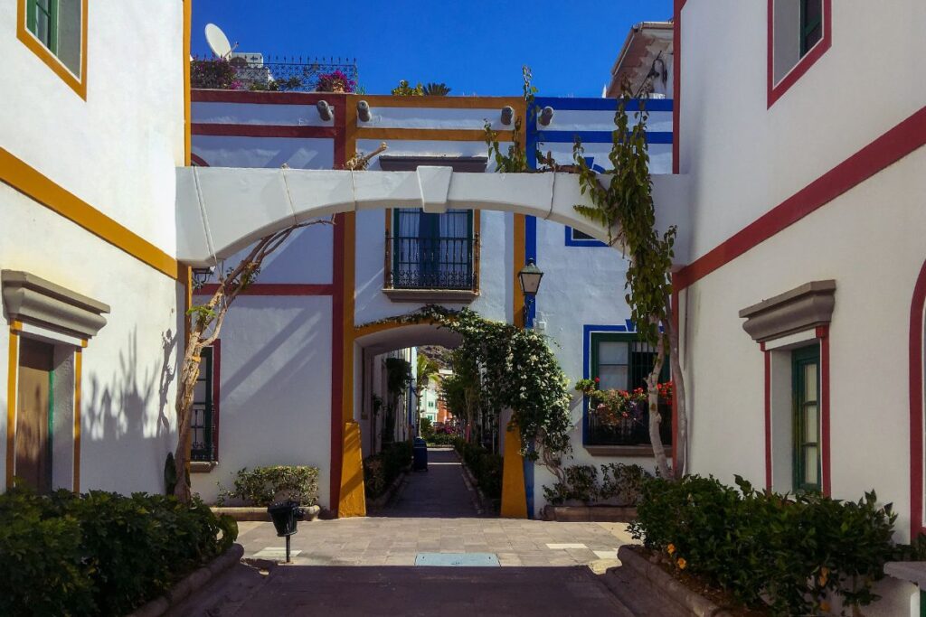Fachadas de colores en el Puerto de Mogán